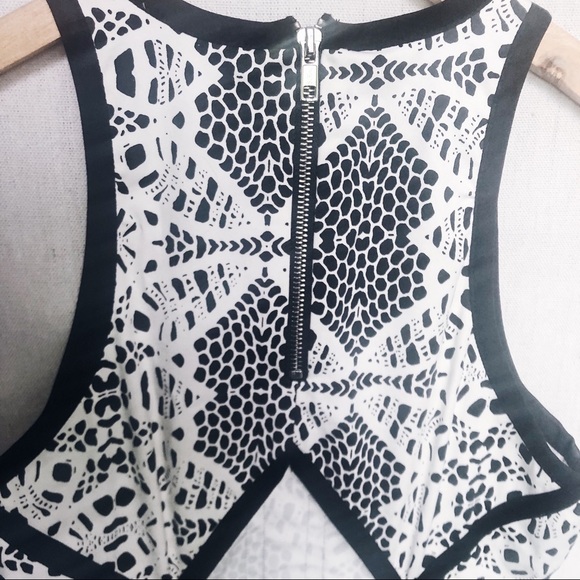 Parker Hudson Dress - B/W Pattern w Back Cutout - Picture 5 of 7